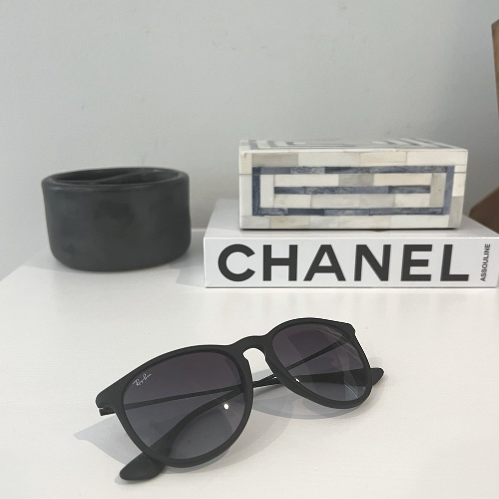 Rayban ericka black